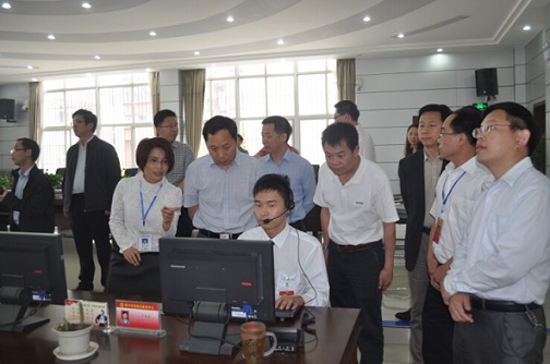 四川省宜宾市南溪区肖区长等陪同中央组织部干训局陈局长等莅临“数字南溪社会服务中心”检查指导工作